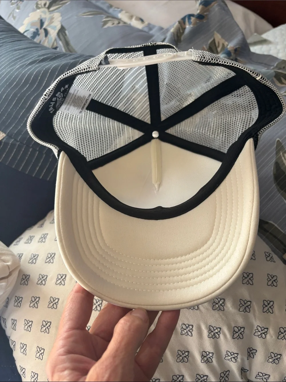 Après Baseball Foam Trucker Hat in White with Black Trim